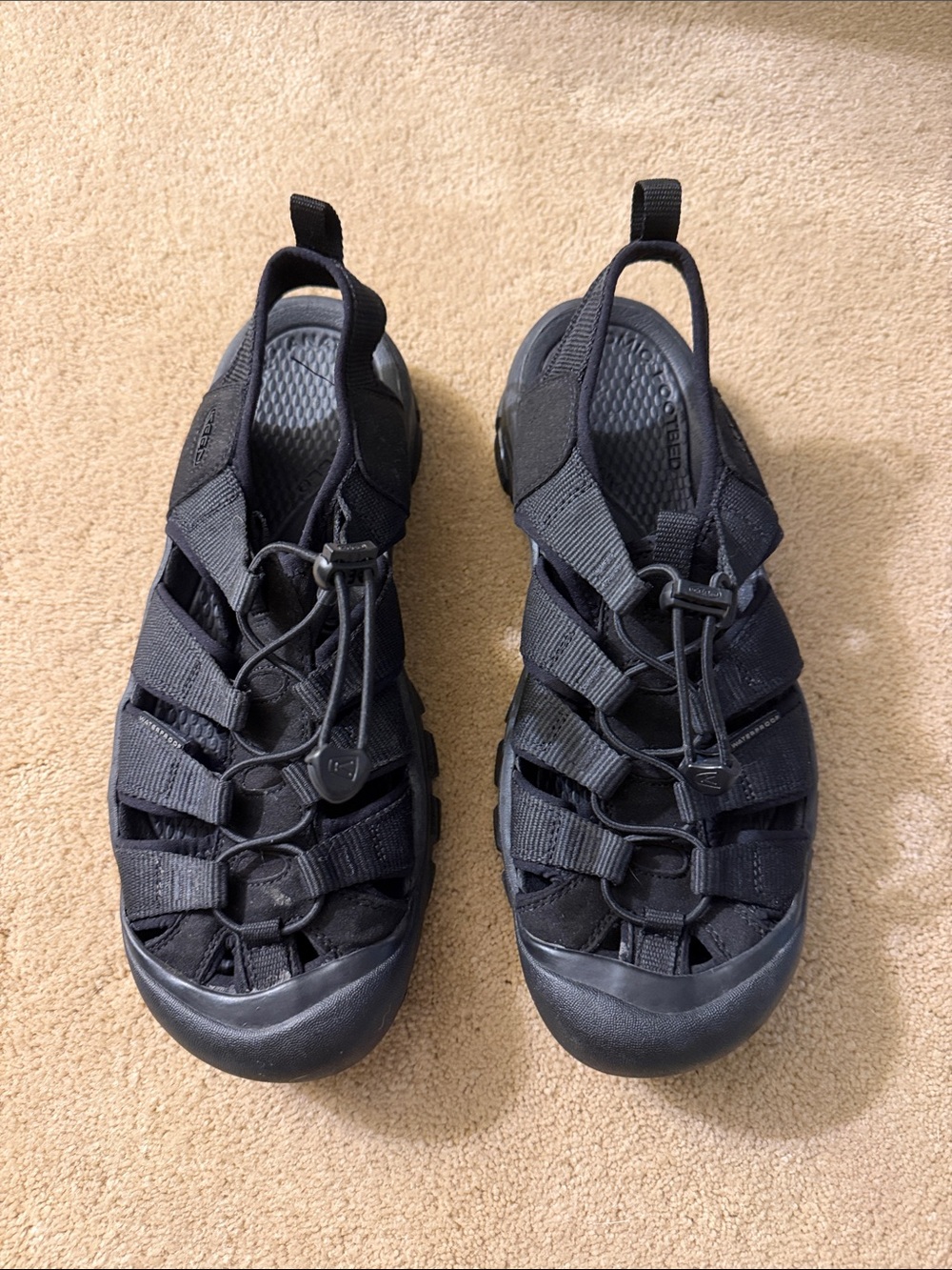 Keen Men’s Black Sport Sandals with Elastic Bungee